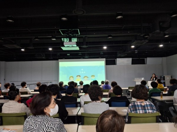 부산중구시니어클럽(노인일자리 및 사회활동 지원사업 참여자) 교육 사진.jpg